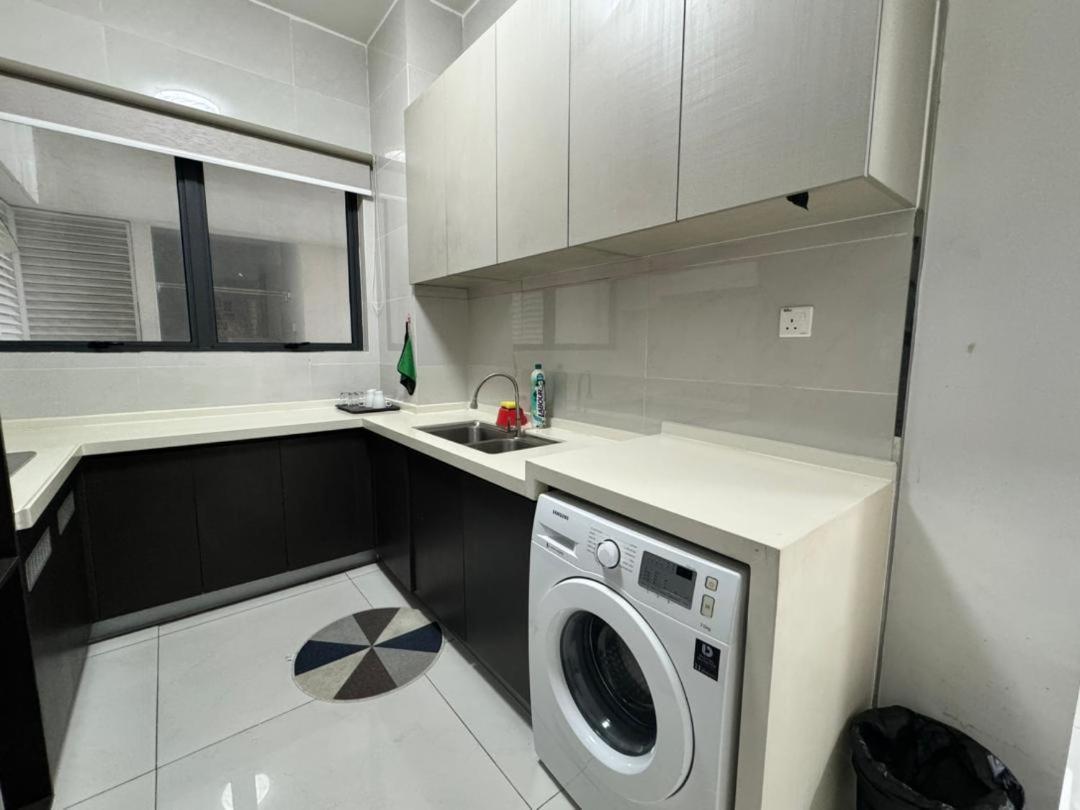 Vesta Homes, Danga Bay Baypoint With Seaview, جوهر بهرو المظهر الخارجي الصورة